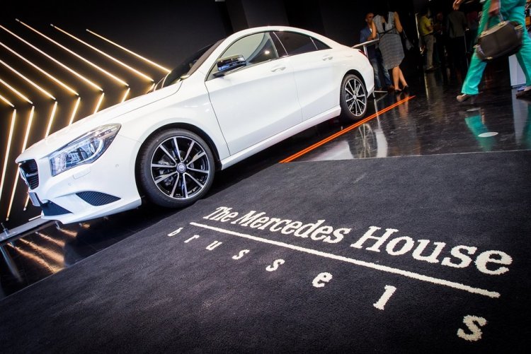 Ресторан Mercedes-House роскошь в стиле спорткара