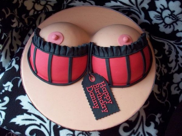 Классные тортики в виде женской груди