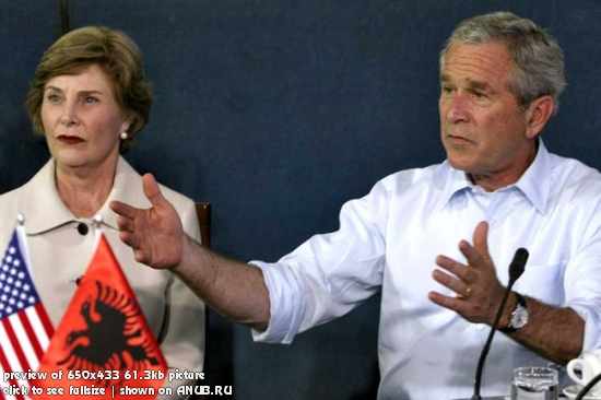 Албанцы сняли часики с Джорджа Буша