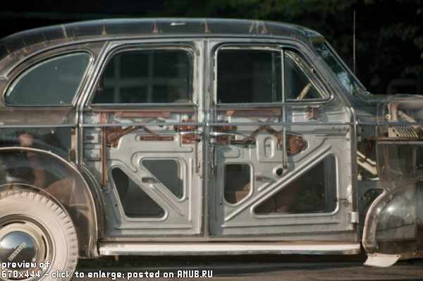 Прозрачный Pontiac Deluxe 39-го года