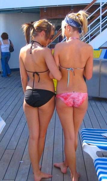 Девушки в бикини на яхтах