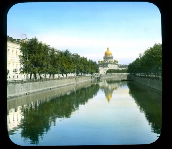Раскрашенные фотографии Ленинграда до войны