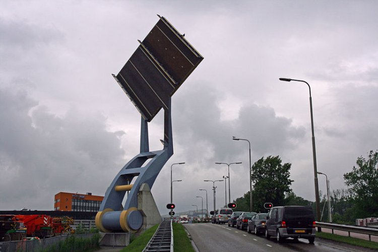 Невероятный «Летающий мост» в Нидерландах