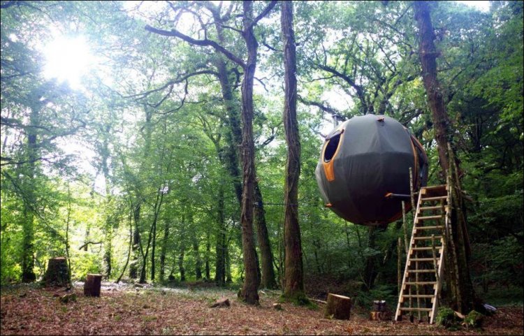 Палатка в форме шара для подвешивания на деревья