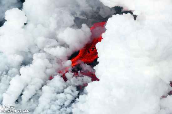 Извержение вулкана, поток лавы