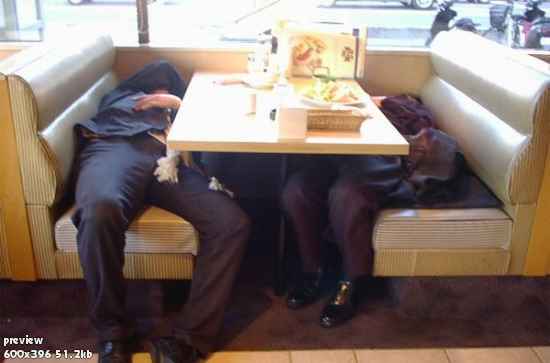 Спят усталые япошки