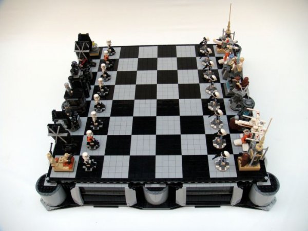 Шахматный набор для фанатов «Звёздных Войн»