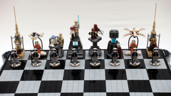 Шахматный набор для фанатов "Звёздных Войн"