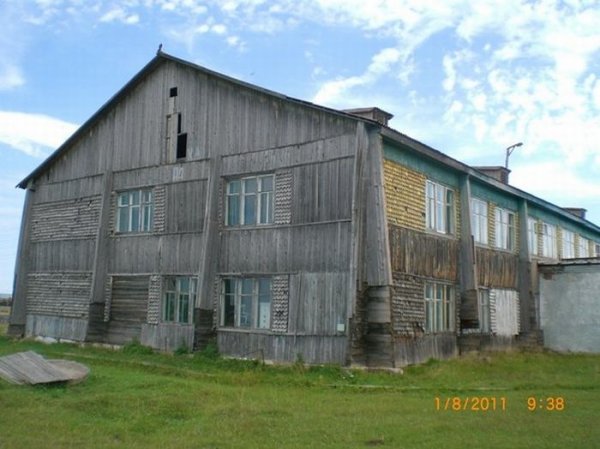 Сельская школа в сибирском поселке