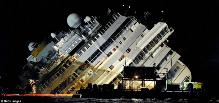 Подъем лайнера Costa Concordia завершен